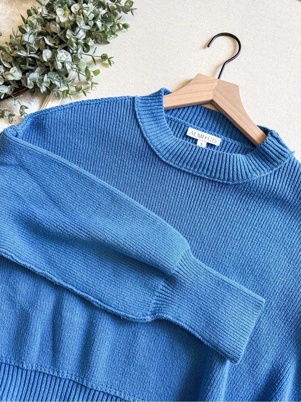 Aemi + Co Blue Crewneck Cropped Boxy Knit Sweater Size Small